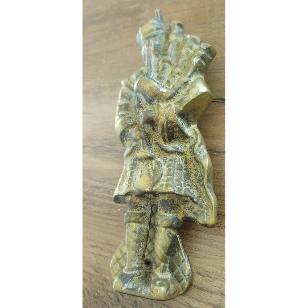 VTG Brass Relief Modeled Scottish Bagpiper Door Knocker 5.5